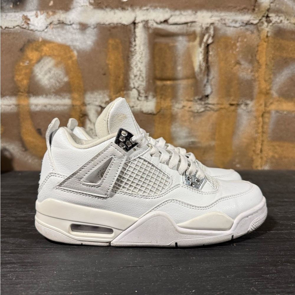 Air Jordan 4 Retro
Pure Money (2017) 308497-100 Size 7